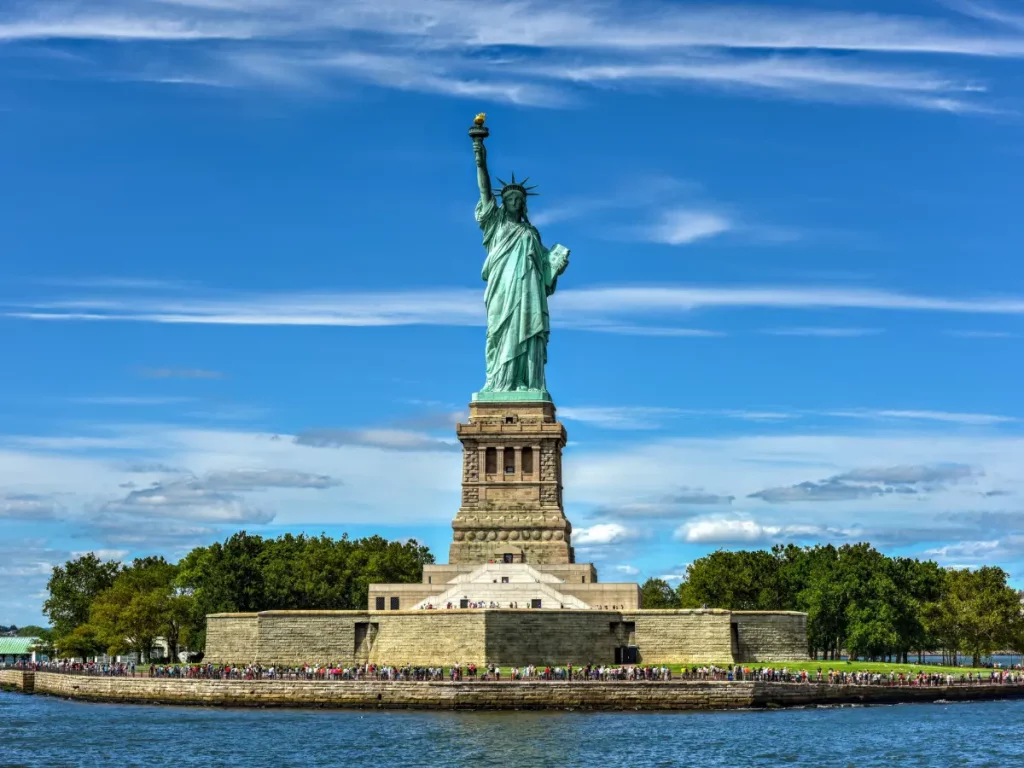 Itinerario di 5 giorni a New York: le attrazioni imperdibili 16 itinerario di 5 giorni a new york statua della liberta