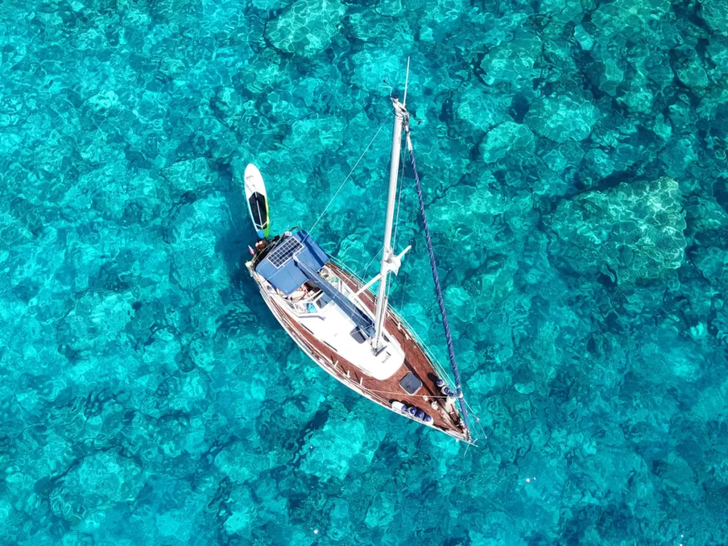 Isole Cayman: tra lusso caraibico, segreti offshore e rum d’autore 12 isole cayman viaggio di lusso