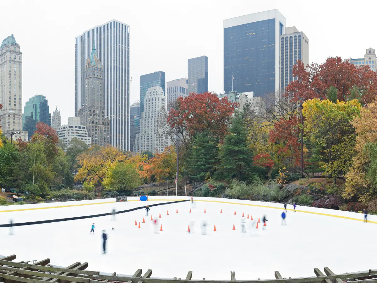 Autunno a New York: cosa fare e vedere tra settembre, ottobre e novembre nella grande mela 14 pattinare sul ghiaccio in autunno a new york