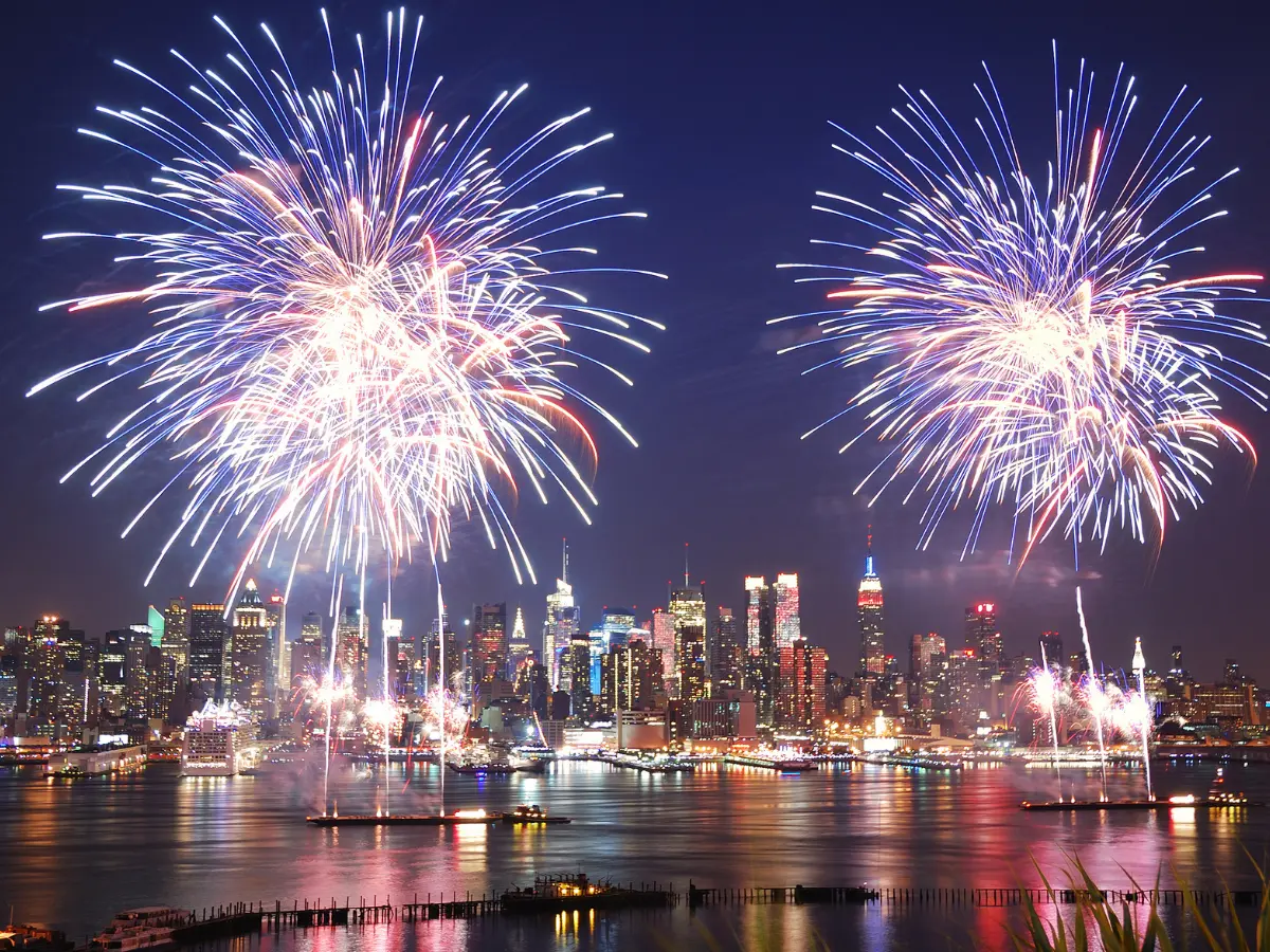 Feste di Natale e Capodanno a New York: esperienze imperdibili per il tuo inverno nella grande mela 20 fuochi d'artificio migliori a newyork per capodanno